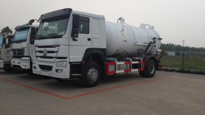 Het Sinotrukhowo 12m3/12000liter Uitwerpen en de Vacuüm de Tankervrachtwagen van de Rioleringszuiging, Vacuümrioleringszuiging combineerden Uitwerpen