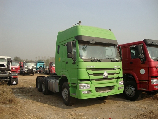 Sinotruk HOWO 25 Ton Witte Eerste - verhuizersvrachtwagen D12.42 met twee bedden