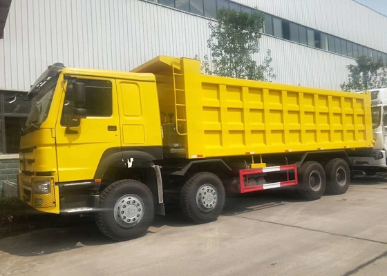 Op zwaar werk berekende de Stortplaatsvrachtwagen van HOWO 8x4, van de de Kippersvrachtwagen van LHD Sinotruk de Gele Kleur