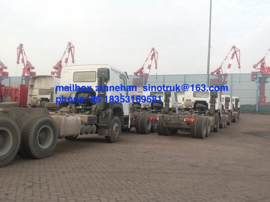 Sinotruk 6x4 10 rijdt de Cabine van de Tractorvrachtwagen 371hp HW79 met 2 Dwarsbalken en Airconditioner