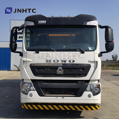 Van de het asfaltspuitbus van HOWO A7 H5 8cbm de Intelligente Gedreven vrachtwagen 4x2