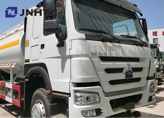 De Brandstoftankwagen 6x4 20000l van Sinotrukhowo 25000 Liter