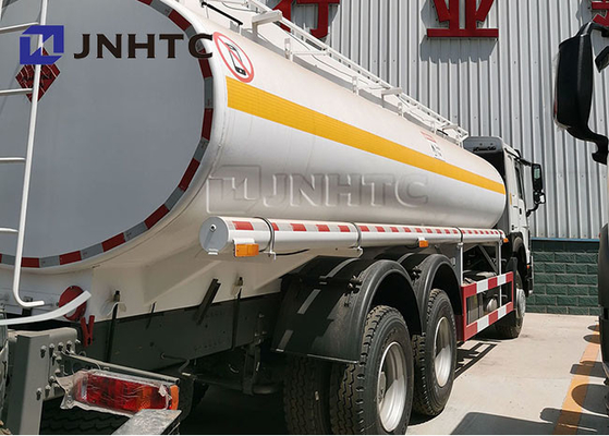 De Brandstoftankwagen 6x4 20000l van Sinotrukhowo 25000 Liter