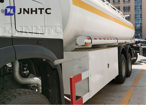 De Brandstoftankwagen 6x4 20000l van Sinotrukhowo 25000 Liter