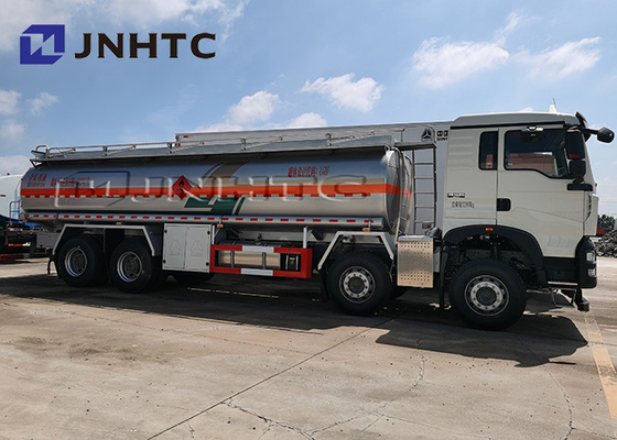 De Tankwagenscapaciteit van de Sinotrukhowo 8X4 Stookolie 25000 Liter
