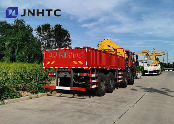 Sinotruck Howo 8x8 Al de Ladingsvrachtwagen van de Wielaandrijving met de Kranen van 30t 13t