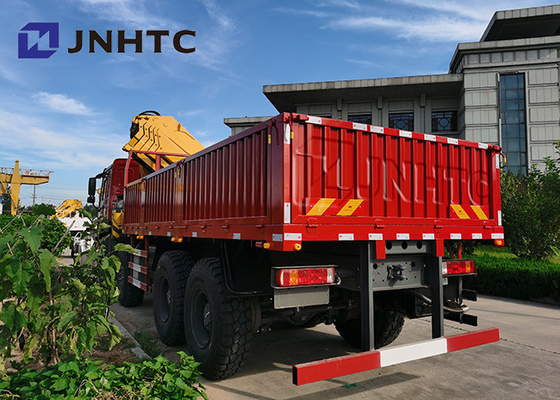 Sinotruck Howo 8x8 Al de Ladingsvrachtwagen van de Wielaandrijving met de Kranen van 30t 13t