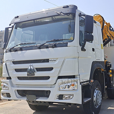 Nieuwe Sinotruk Howo Fence vrachtwagen 10 ton vouwkraan 12 wielen 400 pk te koop