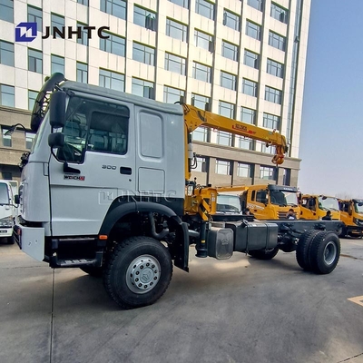 Zware vrachtwagen HOWO Diesel vrachtwagen 4x4 6 wielen chassis met kraan