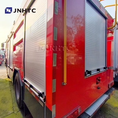 HOWO 4*4 Brandweertruck HOWO 5000L Waterfoom Tanker Brandweertruck Mini Brandweertruck