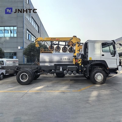 Beste HOWO Diesel vrachtwagen 4x4 6 wielen chassis met kraan van hoge kwaliteit
