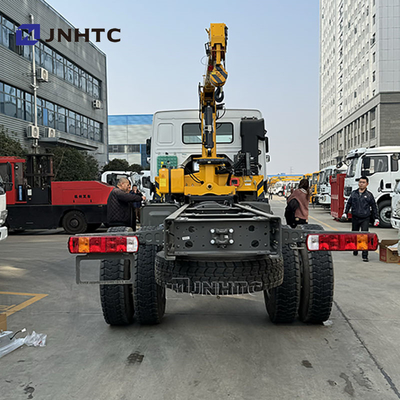 SINOTRUK HOWO Diesel vrachtwagen 4x4 6 wiel chassis met kraan lage prijs