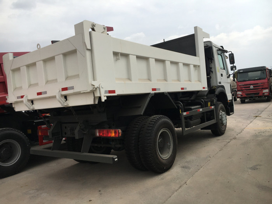 Witte Professionele Op zwaar werk berekende de Stortplaatsvrachtwagen 6 van 20-30T Sinotruk 4x2 Speculant voor Middenliftsysteem