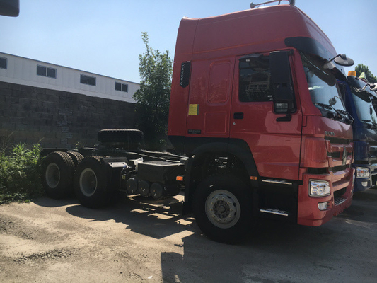 eerste de Tractor van de Cabinesinotruk Howo7 van 371hp HW79 - verhuizersvrachtwagen met 2 Dwarsbalken