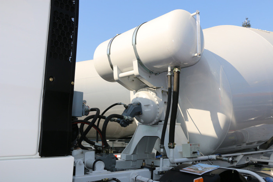De Concrete Mixervrachtwagen 3 As 10 van HOWO A7 6×4 6m3 Wielen voor Bouwwerf