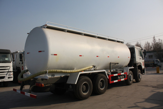 Tankwagen van de kleuren de Facultatieve 8x4 Brandstof Weerbestendig met Staal - ontworpen Structuur