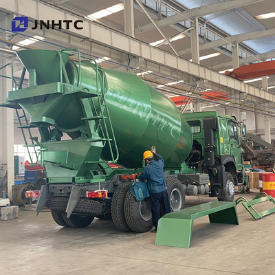 Warm HOWO Betonmengtruck 6x4 10 Wielen Capaciteit Cementmengtruck Gemonteerde Betonmenger Pomptruck