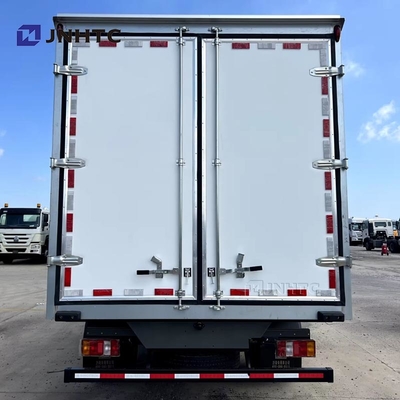 Nieuwe HOWO Koeltruck 3t 4t 5t 4x2 Lichte Voedsel Truck Koeltrucks Factory Latest