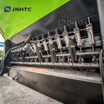 HOWO 8X4 350 pk 12-wiel dumptruck chassis met synchrone grindverzegeltruck
