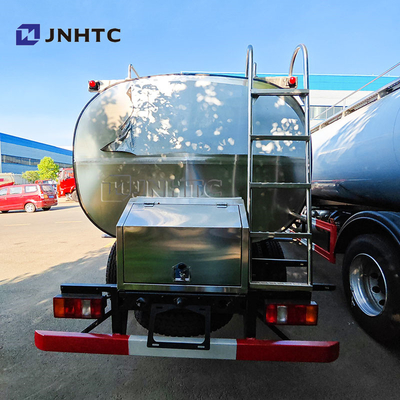 Sinotruk Howo 4x2 Lichte brandstof olietankwagen Tankwagen 4200 liter Diesel olie brandstof tankwagens