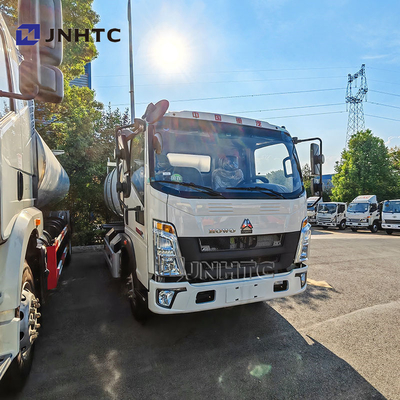 Sinotruk Howo 4x2 Lichte brandstof olietankwagen Tankwagen 4200 liter Diesel olie brandstof tankwagens