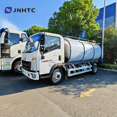 Sinotruk Howo 4x2 Lichte brandstof olietankwagen Tankwagen 4200 liter Diesel olie brandstof tankwagens
