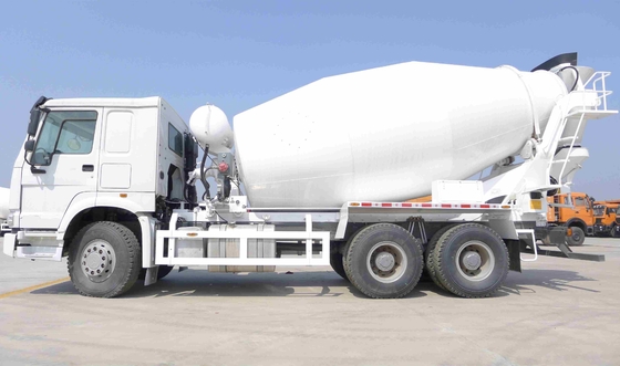 Op zwaar werk berekende de Stortplaatsvrachtwagen van HOWO, Vrachtwagen 10 van de Cementmixer Tank van de Wielen de Euro 2 400L Brandstof
