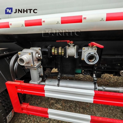 Nieuwe HOWO Lichte watertruck 4x2 5000 liter 5 ton watertransport tanktruck prijs
