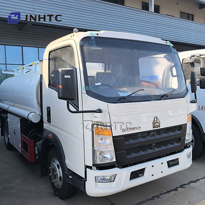Sinotruk Howo Mini Light Oil Tank 4x2 3000L Fuel Tanker Truck