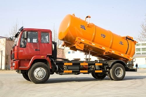 Vrachtwagen van de de Rioleringszuiging van het schuine standstuurwiel de Vacuüm/Riolerings Schoonmakende Vrachtwagen
