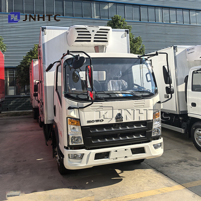 HOWO 6 Wielen Koeltruck Kleine koeltruck IJs transport vriezer Van Truck Te koop