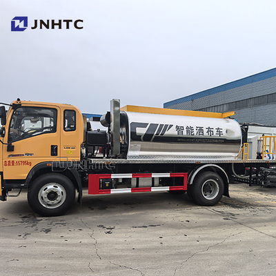 HOWO 6 Wiel Asfalt Bitumen Distributeur Bitumen Sprayer Truck Te koop