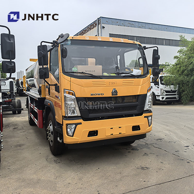 HOWO 6 Wiel Asfalt Bitumen Distributeur Bitumen Sprayer Truck Te koop
