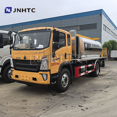 HOWO 6 Wiel Asfalt Bitumen Distributeur Bitumen Sprayer Truck Te koop