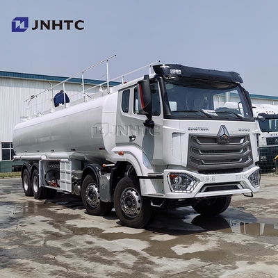 Howo NX Water Trnasporting Truck 8X4 380HP 12 Wielen Van China Water Tank Truck