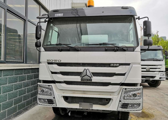 De witte de Concrete Mixervrachtwagen van 10CBM, RHD 10 rijdt de Vrachtwagen van de Concrete Mixerpomp