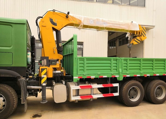 kraan van de de Chassis de Vrachtwagen Opgezette Boom van 12T 6x4 van de Groene Kleur van Sinotruk Howo7