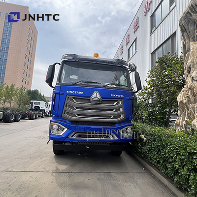 Nieuwe HOWO NX 8*4 Automatische Betonmixer Vrachtwagen met Achteruitrijdende Lossing Zwaar Chassis