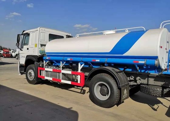De Vloeibare Brandstoftankwagen 4 van het Sinotruk10cbm Water * 2 266hp met Airconditioner