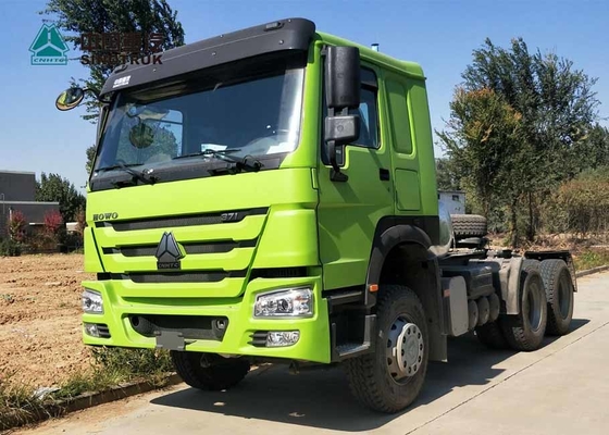 HOWO die Hoofd Enige de Ligplaatscabine 10 trekken van de Tractorvrachtwagen LHD Wielen Groene Kleur