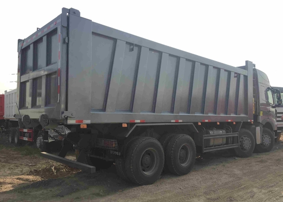 8X4 371HP de Stortplaatsvrachtwagen van de 60 Ton Zware Specificatie met 12 Banden, 1 Jaargarantie