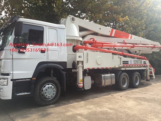 8 X 4 Vrachtwagen Opgezette de Machinesinotruk HOWO Lage Consumptie van de Concrete Pompvrachtwagen