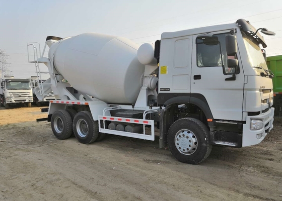 Van de de Concrete Mixervrachtwagen van HOWO van het de Ladingscement Zelf van de Mixervrachtwagen Type 6 Aandrijving 4