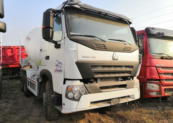 Van de de Vrachtwagenmixer van het Howocement van de de Ladingsmengeling het Zelftype van de Vrachtwagen6*4 Aandrijving Concrete
