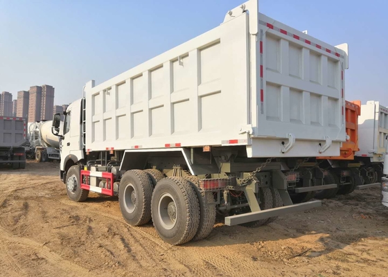 Witte de Kippersvrachtwagen 3 van Howo 6x4 de Vrachtwagen van de Asstortplaats Op zwaar werk berekende 30 Ton het Laden