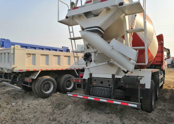 Howo 6*4 25 Ton van de Concrete Mixervrachtwagen de Mengelings op Plaats Concrete Vrachtwagens Met lange levensuur