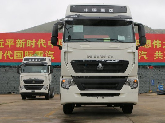Witte Eerste SINOTRUK HOWO 4X2 - de Tractor Hoofd336hp ZZ4257S3248V van de verhuizersvrachtwagen