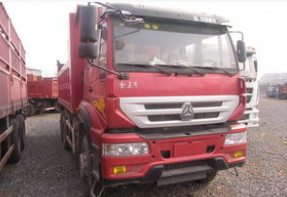 Van de de Ladingsvrachtwagen van SINOTRUK SWZ 6X4 Zwaar van de het Staal Rood Wit Zwart Kleur Dieseltype