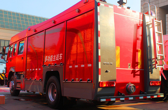 De Vrachtwagen 4x2 251hp van de reddingsbrand - van de de Brandvechter van 350hp SINOTRUK HOWO de Tank van het de Vrachtwagen6m3 Water