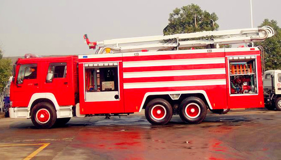 De rode en Witte van de de Brandvrachtwagen SINOTRUK HOWO 6x4 12m3 van de Brandbestrijdersredding Voertuigen van de de Brandredding